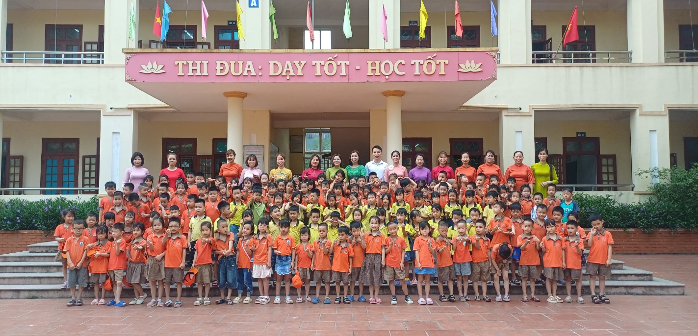 TRƯỜNG MẦM NON BÌNH MINH II TỔ CHỨC CHO CÁC BÉ 5 TUỔI ĐI THĂM QUAN TRƯỜNG TIỂU HỌC BÌNH MINH A
